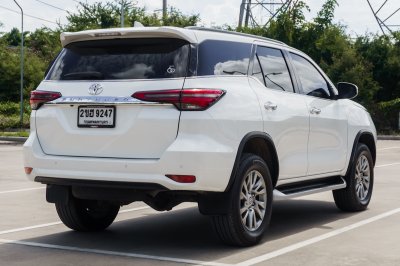 TOYOTA FORTUNER 2.4 V ปี2022 (2ขฮ9247)