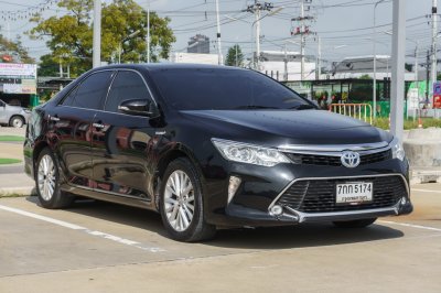 TOYOTA CAMRY 2.5 HYBRID NAVI AT ปี2017 (7กก5174)