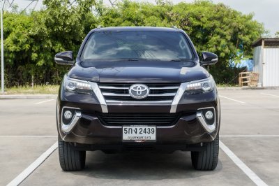 TOYOTA FORTUNER 2.8 V AT ปี 2015 (5กง2439)