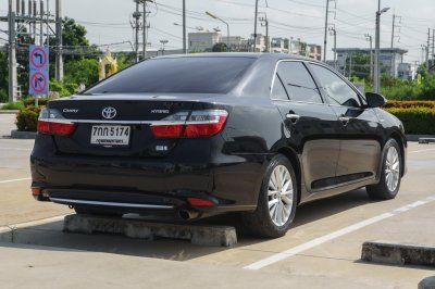 TOYOTA CAMRY 2.5 HYBRID NAVI AT ปี2017 (7กก5174)