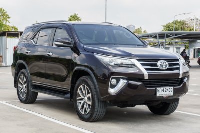 TOYOTA FORTUNER 2.8 V AT ปี 2015 (5กง2439)