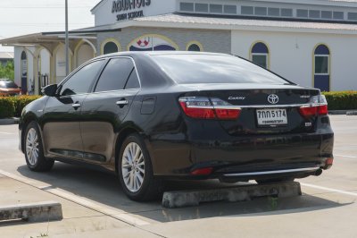 TOYOTA CAMRY 2.5 HYBRID NAVI AT ปี2017 (7กก5174)