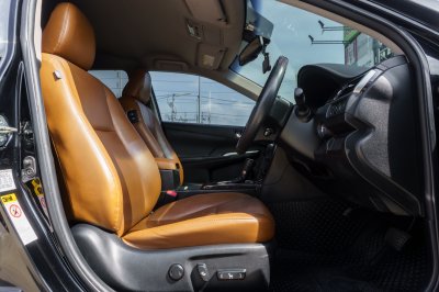 TOYOTA CAMRY 2.5 HYBRID NAVI AT ปี2017 (7กก5174)