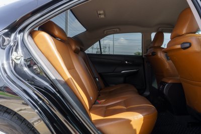 TOYOTA CAMRY 2.5 HYBRID NAVI AT ปี2017 (7กก5174)