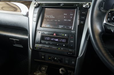 TOYOTA CAMRY 2.5 HYBRID NAVI AT ปี2017 (7กก5174)
