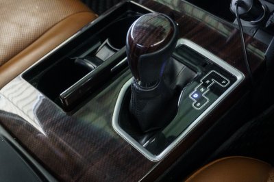 TOYOTA CAMRY 2.5 HYBRID NAVI AT ปี2017 (7กก5174)