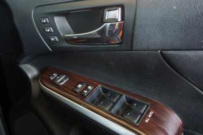 TOYOTA CAMRY 2.5 HYBRID NAVI AT ปี2017 (7กก5174)