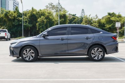 TOYOTA YARIS ATIV 1.2 PREMIUM LUXURY ปี2023 (กษ5961)