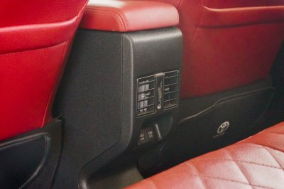 TOYOTA YARIS ATIV 1.2 PREMIUM LUXURY ปี2023 (กษ5961)