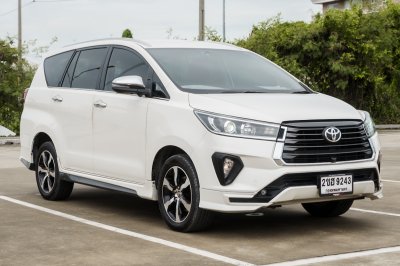 TOYOTA INNOVA 2.8 CYSTRA PREMIUM ปี2022 (2ขฮ9243)