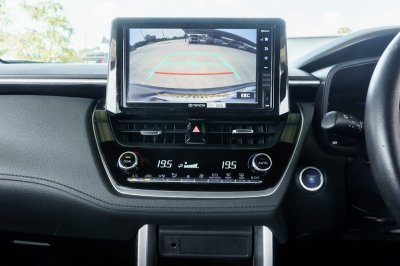 TOYOTA COROLLA CROSS 1.8 HYBRID PREMIUM ปี2021 จด2022 (2ขถ7157)