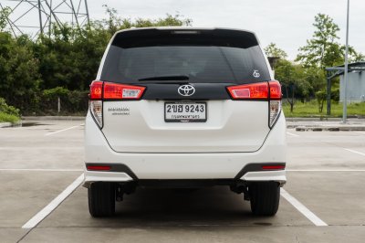 TOYOTA INNOVA 2.8 CYSTRA PREMIUM ปี2022 (2ขฮ9243)