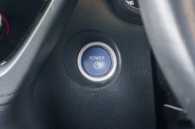 TOYOTA COROLLA CROSS 1.8 HYBRID PREMIUM ปี2021 จด2022 (2ขถ7157)