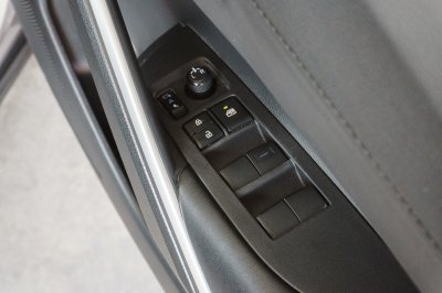 TOYOTA COROLLA CROSS 1.8 HYBRID PREMIUM ปี2021 จด2022 (2ขถ7157)