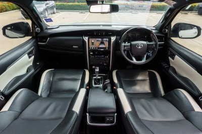 TOYOTA FORTUNER 2.8 LEADER ปี2023 จด2024 (5ขก8746)