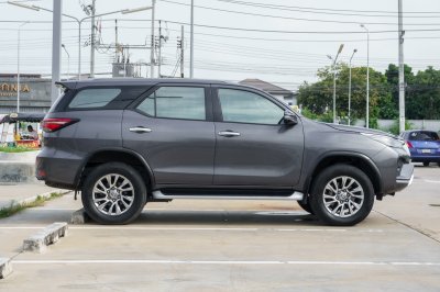 TOYOTA FORTUNER 2.4 V ปี2021 (2ขช1431)