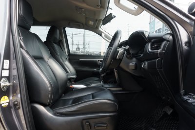 TOYOTA FORTUNER 2.4 V ปี2021 (2ขช1431)