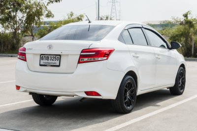 TOYOTA VIOS 1.5 J AT ปี 2017 (6กญ3250)