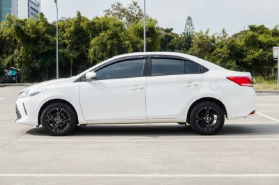 TOYOTA VIOS 1.5 J AT ปี 2017 (6กญ3250)