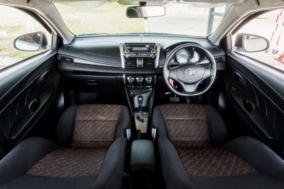 TOYOTA VIOS 1.5 J AT ปี 2017 (6กญ3250)