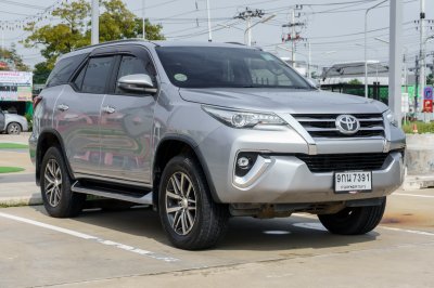 TOYOTA FORTUNER 2.4 V ปี2020 จด2021 (9กน7391)