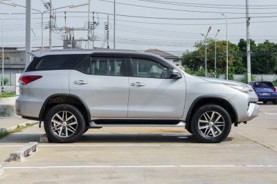 TOYOTA FORTUNER 2.4 V ปี2020 จด2021 (9กน7391)