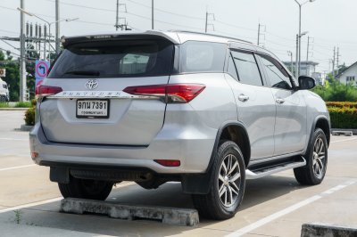 TOYOTA FORTUNER 2.4 V ปี2020 จด2021 (9กน7391)