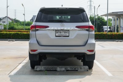 TOYOTA FORTUNER 2.4 V ปี2020 จด2021 (9กน7391)