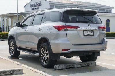 TOYOTA FORTUNER 2.4 V ปี2020 จด2021 (9กน7391)