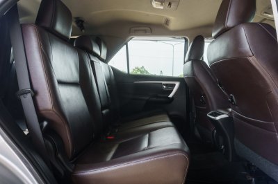 TOYOTA FORTUNER 2.4 V ปี2020 จด2021 (9กน7391)