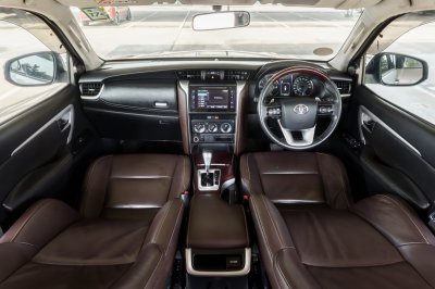 TOYOTA FORTUNER 2.4 V ปี2020 จด2021 (9กน7391)