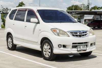 TOYOTA AVANZA 1.5 E AT ปี2011 (ญฎ825)