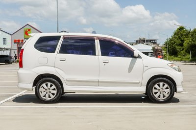 TOYOTA AVANZA 1.5 E AT ปี2011 (ญฎ825)