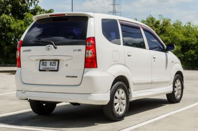 TOYOTA AVANZA 1.5 E AT ปี2011 (ญฎ825)