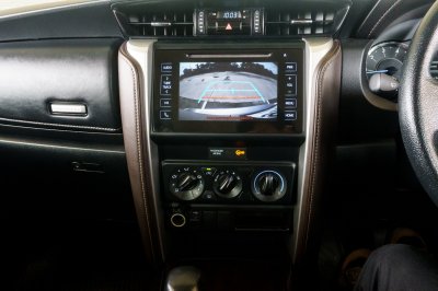 TOYOTA FORTUNER 2.4 V ปี2020 จด2021 (9กน7391)