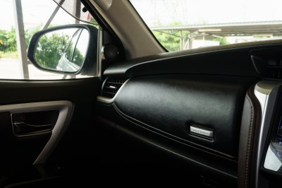 TOYOTA FORTUNER 2.4 V ปี2020 จด2021 (9กน7391)