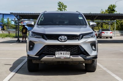 TOYOTA FORTUNER 2.4 V LEADER 4WD ปี2022 (3ขพ9350)