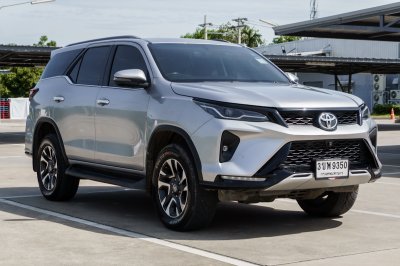 TOYOTA FORTUNER 2.4 V LEADER 4WD ปี2022 (3ขพ9350)