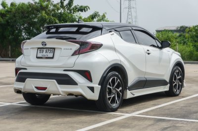 TOYOTA CH-R 1.8 HYBRID MID ปี2019 จด2020 (ขษ9735)