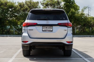 TOYOTA FORTUNER 2.4 V LEADER 4WD ปี2022 (3ขพ9350)