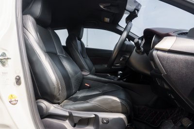 TOYOTA CH-R 1.8 HYBRID MID ปี2019 จด2020 (ขษ9735)