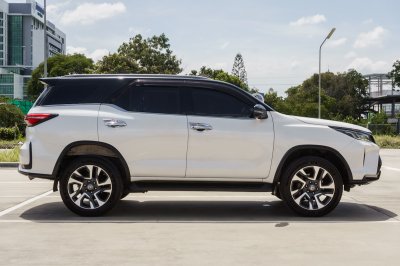 TOYOTA FORTUNER 2.4 LEGENDER AT ปี 2021 (8ขช4243)