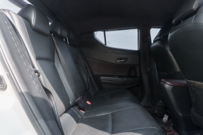 TOYOTA CH-R 1.8 HYBRID MID ปี2019 จด2020 (ขษ9735)