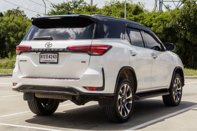 TOYOTA FORTUNER 2.4 LEGENDER AT ปี 2021 (8ขช4243)