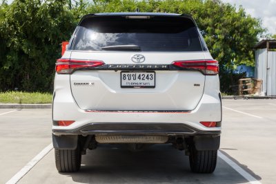 TOYOTA FORTUNER 2.4 LEGENDER AT ปี 2021 (8ขช4243)