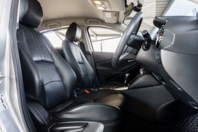 MAZDA 2 1.3 HIGH CONNECT ปี2019 (6กษ9090)