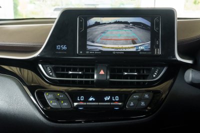 TOYOTA CH-R 1.8 HYBRID MID ปี2019 จด2020 (ขษ9735)