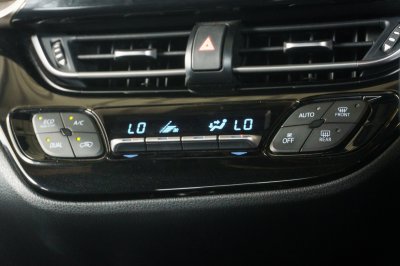 TOYOTA CH-R 1.8 HYBRID MID ปี2019 จด2020 (ขษ9735)