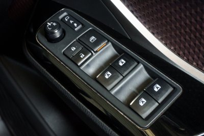 TOYOTA CH-R 1.8 HYBRID MID ปี2019 จด2020 (ขษ9735)