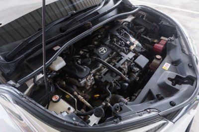 TOYOTA CH-R 1.8 HYBRID MID ปี2019 จด2020 (ขษ9735)